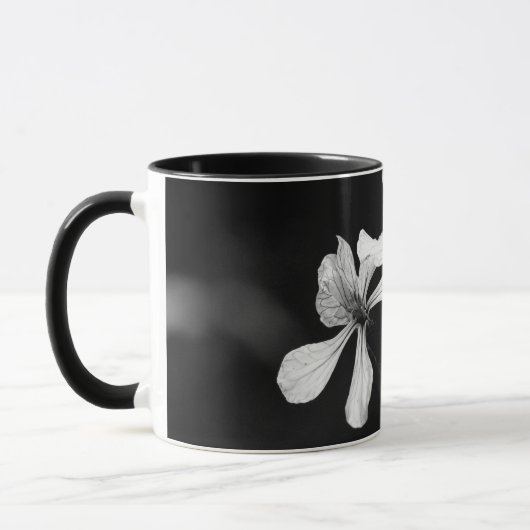 Schwarzweißblumen Tasse (Links)