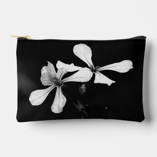 Schwarzweißblumen Zubehörtasche (Vorderseite)