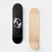 Schwarzweißbuchstaben S - Zwei Skorpione Skateboard (Vorderseite)