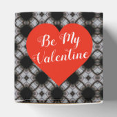 Schwarzweißdruck mit rotem Herzen Geschenkschachtel (Oben)