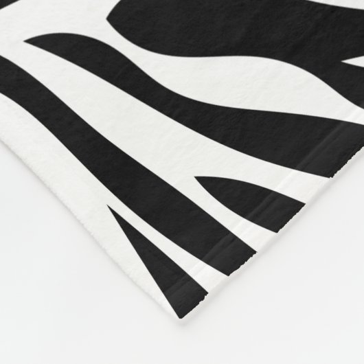 Schwarzweißdruck mit weißem Zebra mit Hot Rosa Fleecedecke (Ecke)