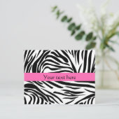 Schwarzweißdruck mit weißem Zebra mit Hot Rosa Postkarte (Stehend Vorderseite)