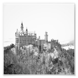 Schwarzweißes Neuschwanstein Schloss im Winter Fotodruck