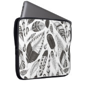 Schwarzweißfedern Laptopschutzhülle (Vorne Rechts)