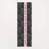 Schwarzweißfleck mit rosa Streifen personalisiert Yogamatte (Vorderseite)