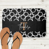 Schwarzweißkreismuster mit Monogramm Badematte
