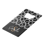 Schwarzweißkreismuster mit Monogramm Geldbeutel Flaschenöffner (Rückseite Schrägansicht)