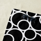 Schwarzweißkreismuster mit Monogramm Strandtuch (Beispiel)