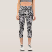 Schwarzweißmuster für Vintage Blume Capri Leggings (Vorderseite)