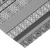 Schwarzweißmuster mit Spitze und Patchwork Tischdecke (Schrägansicht)