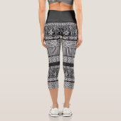 Schwarzweißmuster mit Spitze und Patchworkelemente Capri Leggings (Rückseite)