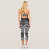 Schwarzweißmuster mit Spitze und Patchworkelemente Capri Leggings (Rückseite)
