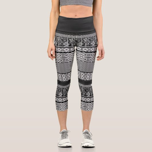 Schwarzweißmuster mit Spitze und Patchworkelemente Capri Leggings (Vorderseite)