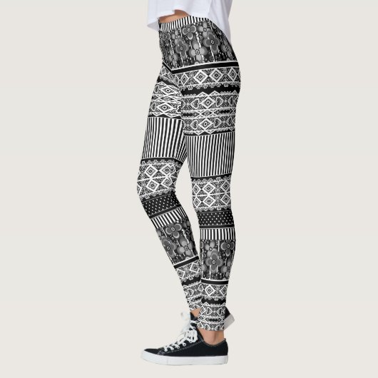 Schwarzweißmuster mit Spitze und Patchworkelemente Leggings (Links)