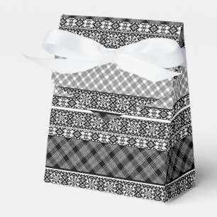 Schwarzweißpatchwork mit Spitze Geschenkschachtel