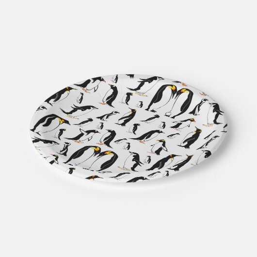 Schwarzweißpinguin-Muster Pappteller (Schrägansicht)