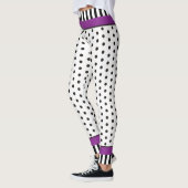Schwarzweißpolka-Punktmuster und Streifen lila Leggings (Links)