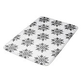 Schwarzweißschneeflocke Badematte (Schrägansicht)