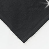 Schwarzweißsterne mit Retrostern Fleecedecke (Ecke)