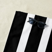 Schwarzweißstreifen in großer Mode mit Monogramm Strandtuch (Beispiel)