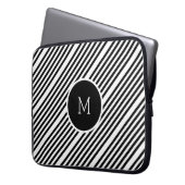 Schwarzweißstreifen mit Monogramm Laptopschutzhülle (Vorderseite Links)