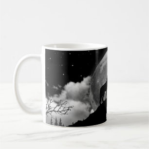 Schwarzweißwolf heult auf dem Mond Kaffeetasse