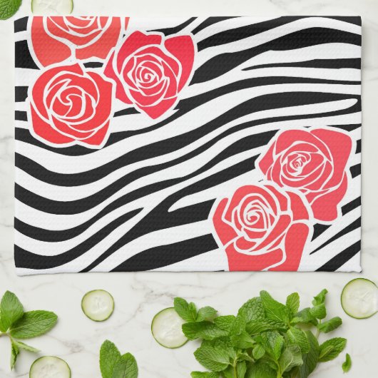 Schwarzweißzebramuster + rote Rosen Geschirrtuch (Gefaltet)