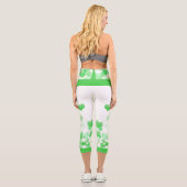 Schwebende Herzen in Grün Capri Leggings (Rückseite)