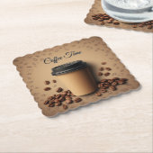 Schwebende Kaffeetasse mit Kaffeebohnen Untersetzer (angewinkelt)