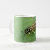 Schwebfliege auf einer Blatt-Tasse Kaffeetasse (Vorderseite Links)