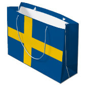 Schwedenflagge Große Geschenktüte (Rückseite Schrägansicht)
