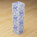 Schwedisch Dala HorBlue und White Weinbox<br><div class="desc">Traditionelle schwedische Dalecarlian Dala Horse Volkskunst in Perwinkle blau und weiß. Originelle Kunst von Nic Squirrell.</div>