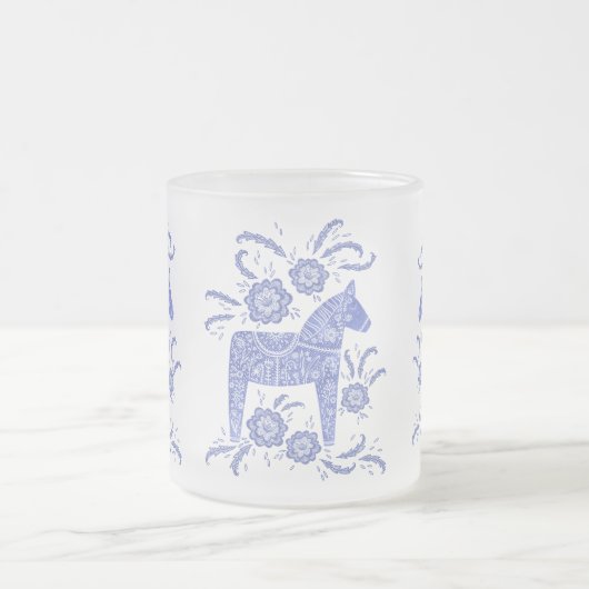 Schwedisch Dala Horses Periwinkle Blue und White Mattglastasse (Mittel)