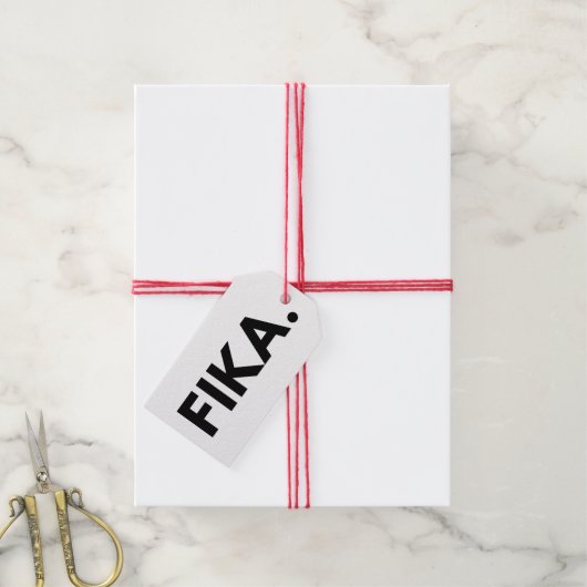 Schwedisch Fika Bold rechteckig Geschenkanhänger (Mit Garn)