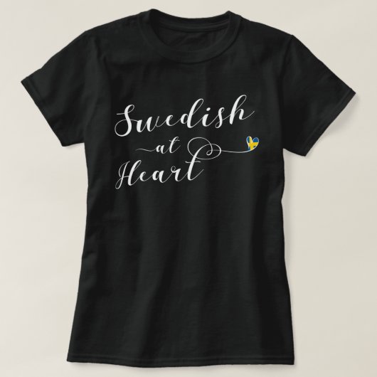 Schwedisch im Herzen, Schwedenflagge T-Shirt (Design vorne)
