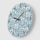 Schwedische Dala Horse Collage in Slate Blue Große Wanduhr (Winkel)