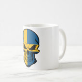 Schwedischer Flaggen-Schädel Kaffeetasse (VorderseiteRechts)