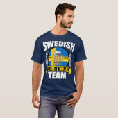 Schwedisches Getränketeam Funny Sweden Flaggenbier T-Shirt (Vorne ganz)