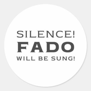 Schweigen! Fado wird gesungen werden! Runder Aufkleber