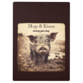 Schwein im Schlamm, Hunde und Küsse Klemmbrett (Rückseite)