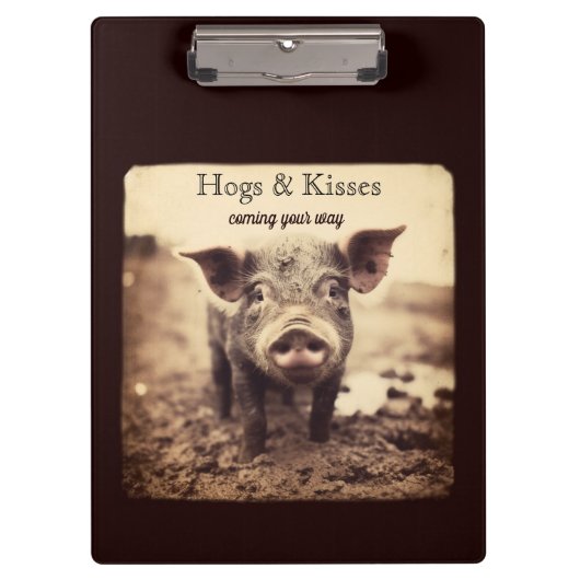 Schwein im Schlamm, Hunde und Küsse Klemmbrett (Vorderseite)