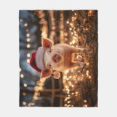 Schwein in einer Weihnachtsmannmütze Fleecedecke (Vorderseite)