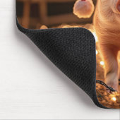 Schwein in einer Weihnachtsmannmütze Mousepad (Ecke)