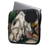 Schweine, c.1912 (Öl auf Leinwand) Laptopschutzhülle (Vorderseite Links)