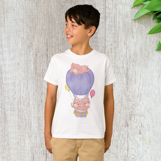 Schweine in einem Heißluftballon T-Shirt