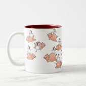 Schweine und Hühner springen. Zweifarbige Tasse (Links)