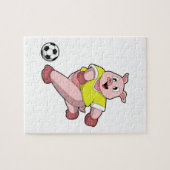 Schweinefleisch als Fußball-Spieler mit Fußball Puzzle (Horizontal)