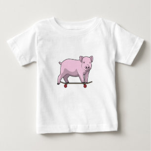 Schweinefleisch als Skater mit Skateboard Baby T-shirt