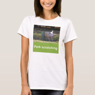 Schweinefleisch, das T - Shirt verkratzt
