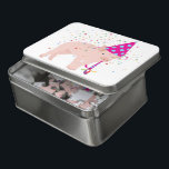Schweinezucht - Tiere mit Party Puzzle<br><div class="desc">Eine niedliche Illustration eines Schweinebackens und Spaß machen! Schweinchen mit einem Hut aus Party und blasen Party Horn mit Konfetti,  die darauf abregnen. Lass die Feiern beginnen! Ideal für alle,  die lustige Tierdarstellungen Liebe haben.</div>